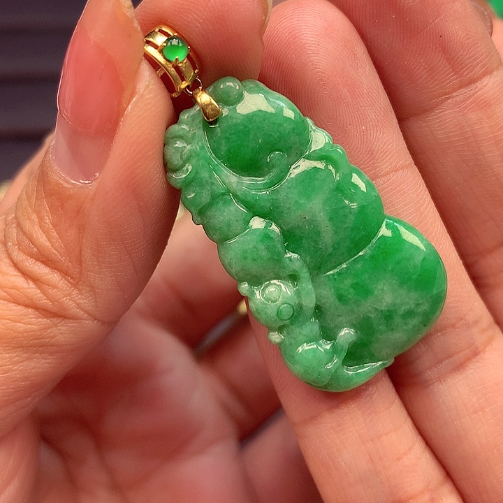 翡翠颈饰18K金镶嵌翡翠