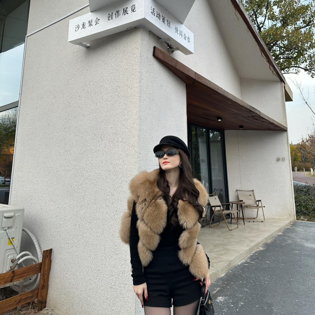MISS COCO 芬兰狐狸毛马甲小飞袖短款皮毛一体洋气时尚秋冬季女款