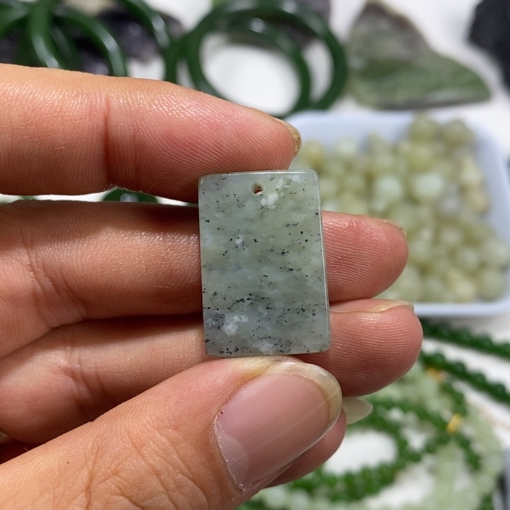 和田玉未镶嵌车挂