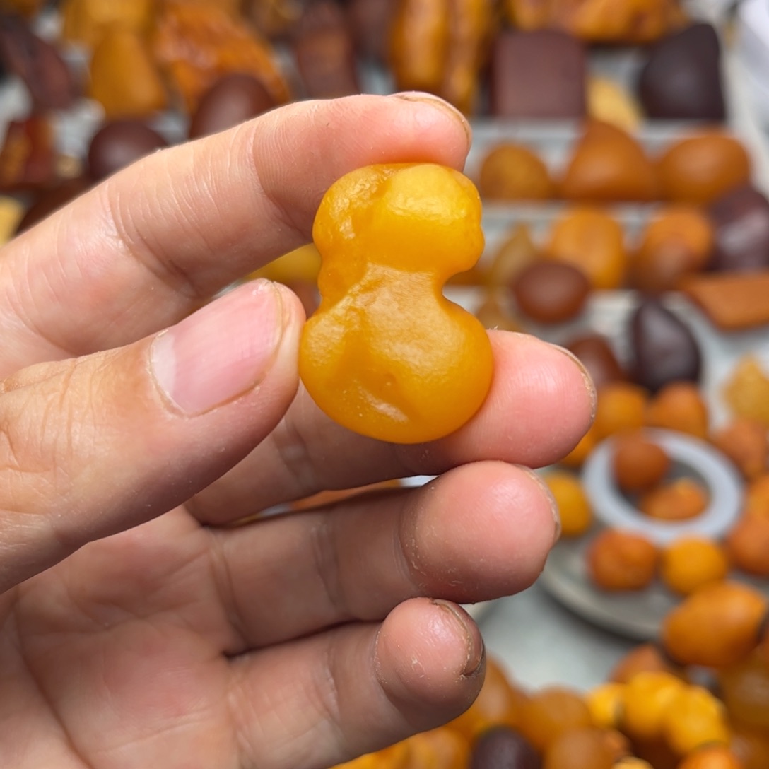 未镶嵌琥珀裸石天然蜜蜡吊坠