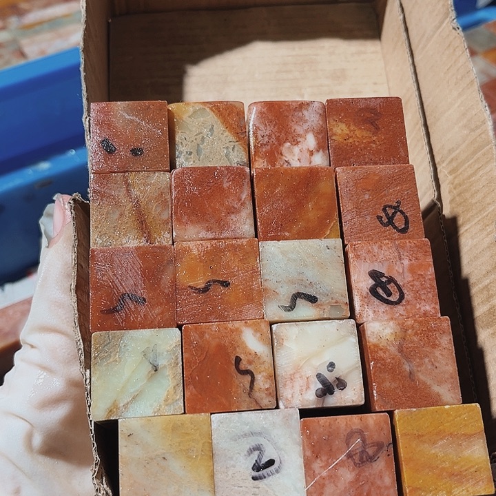 暗***星老挝石寿山石的微瑕料子