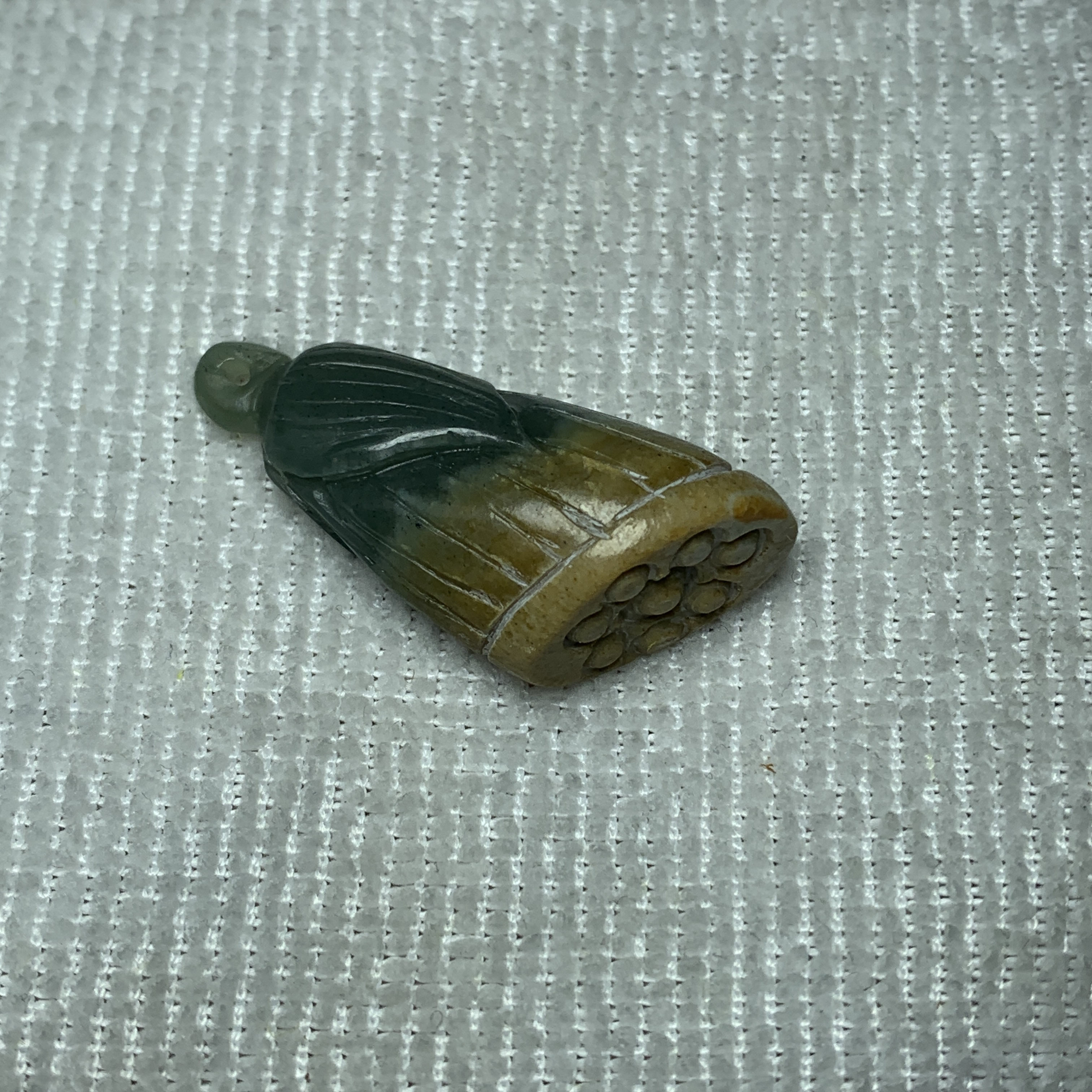 析木河磨玉莲蓬吊坠配饰