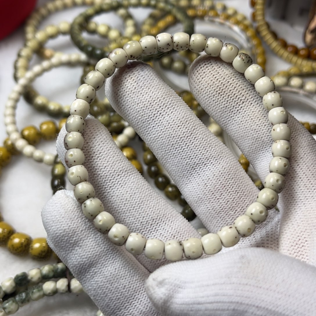 手串星月菩提通体留白满玉化