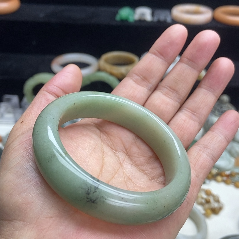 【闪购商品】石英质玉手镯56未镶嵌