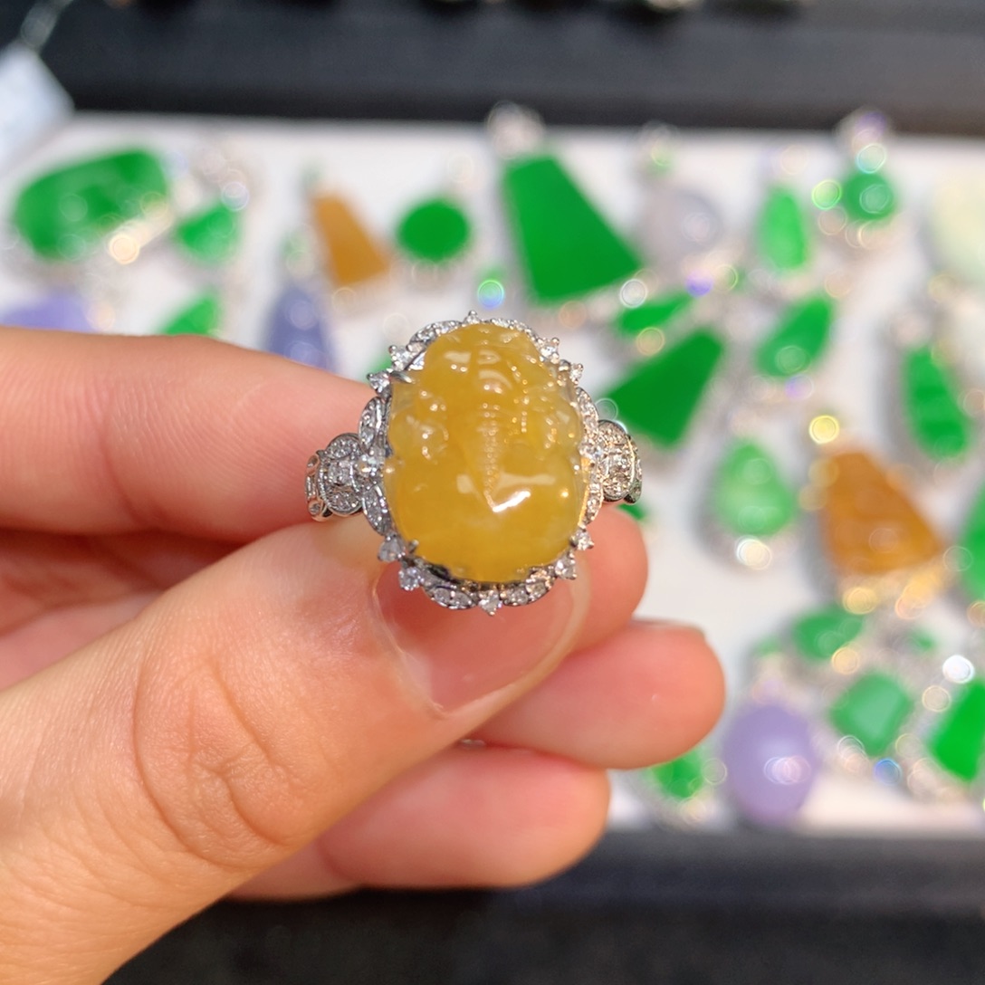 翡翠颈饰18K金镶嵌缅甸翡翠