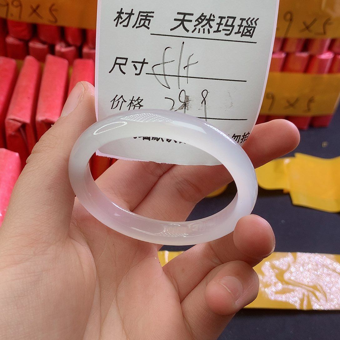 玛瑙/玉髓手镯未镶嵌98