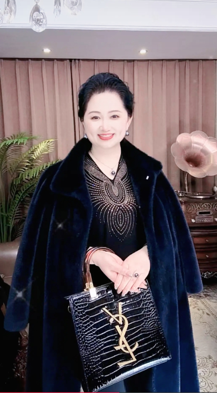 人造皮草 （送一条桑蚕丝丝巾）时尚高端大气上档次大码貂皮大衣