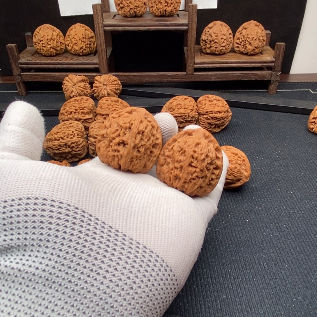 吊坠文玩核桃40尺寸全家福三角南疆石