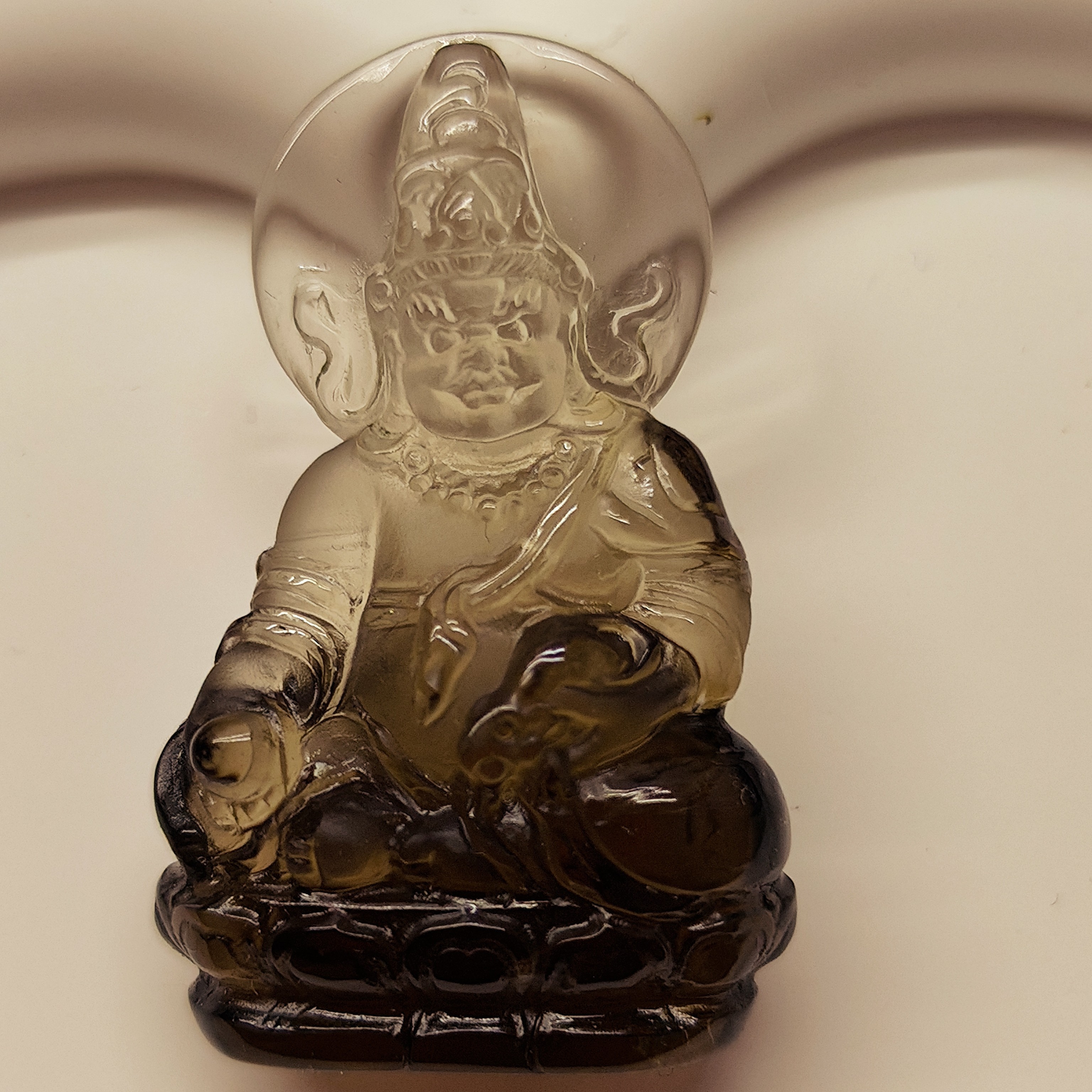 天然巴西茶水晶俏色款黄财神吊坠，尺寸46*28.8*14mm，19.5克