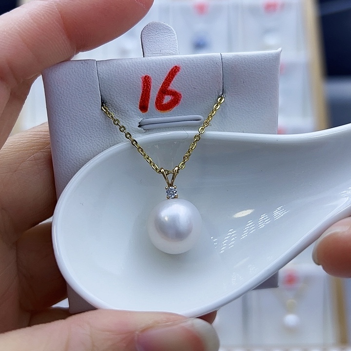 淡水珍珠18K金镶嵌吊坠(赠链)