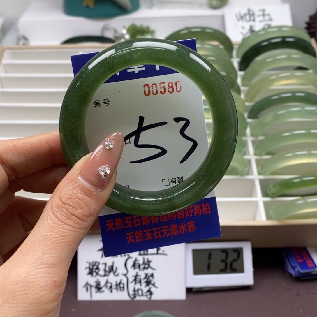 蛇纹石玉手镯未镶嵌