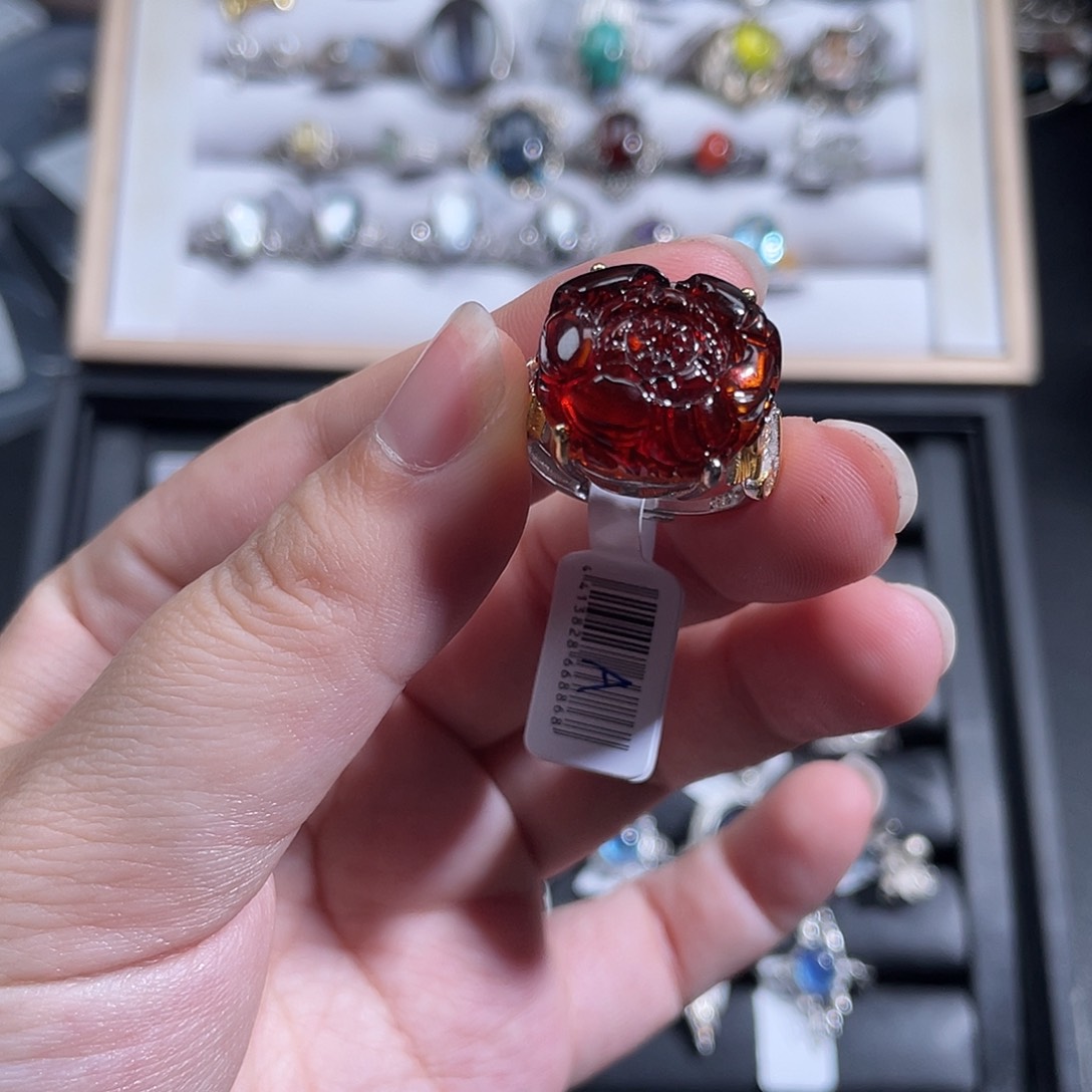 银S925镶嵌戒指水晶豹*?