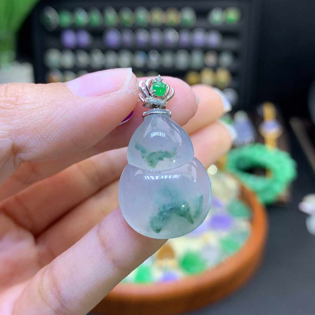 颈饰18K金镶嵌翡翠