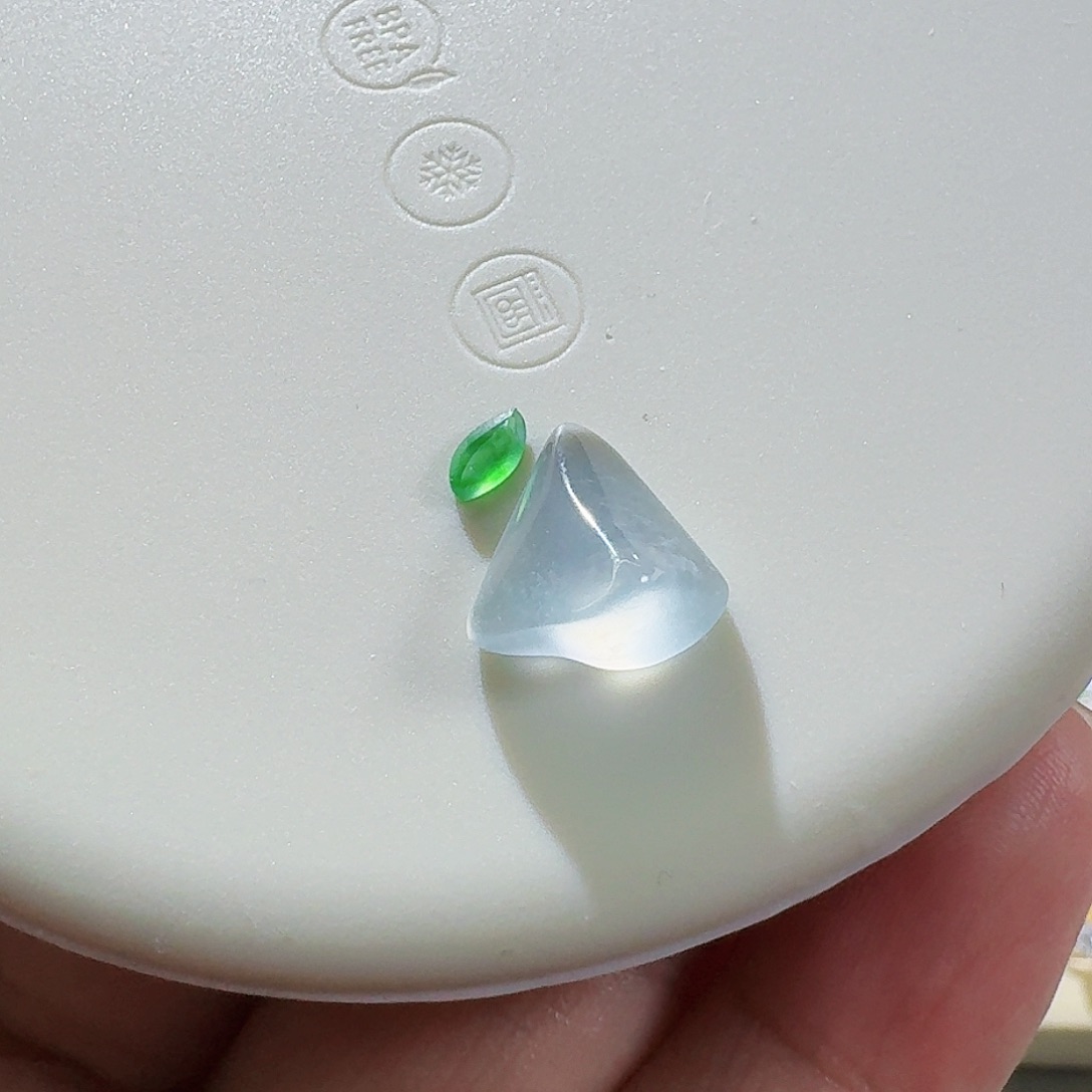 翡翠颈饰未镶嵌裸石