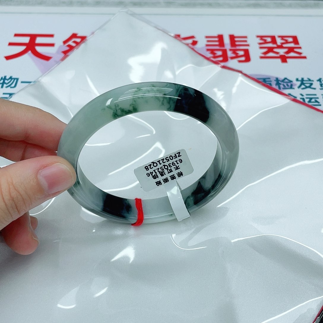 翡翠手镯未镶嵌正60.6