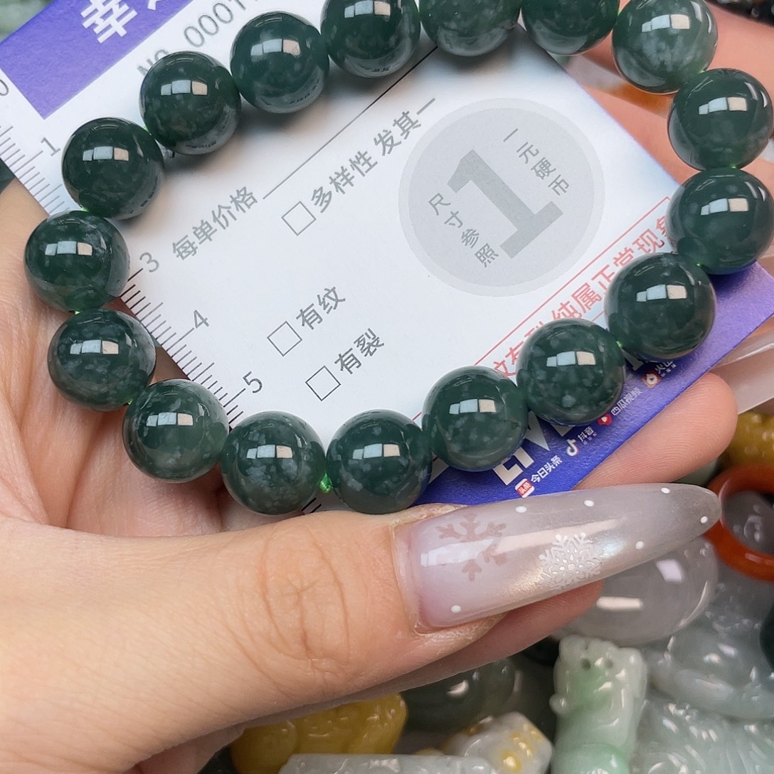 翡翠未镶嵌颈饰hhh