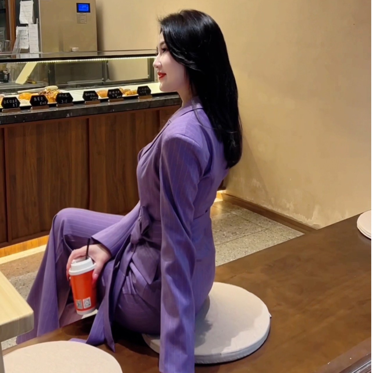 紫色条纹女士西服套装