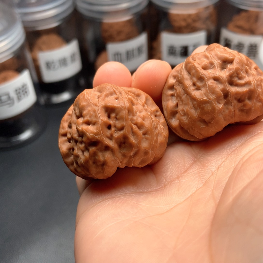 文玩核桃吊坠蛤莫头37.5