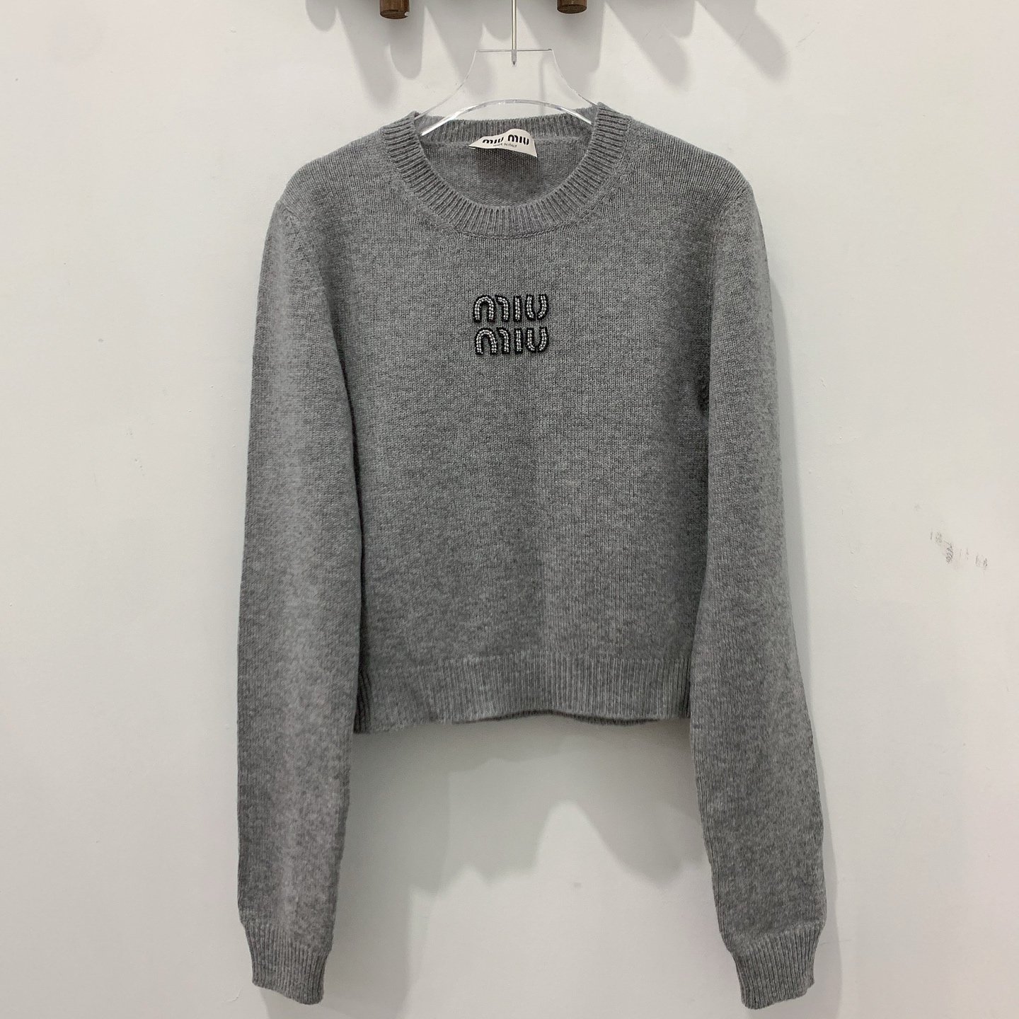 99新 MIU MIU/缪缪 24fw灰色羊绒logo钉珠针织衫长袖40码