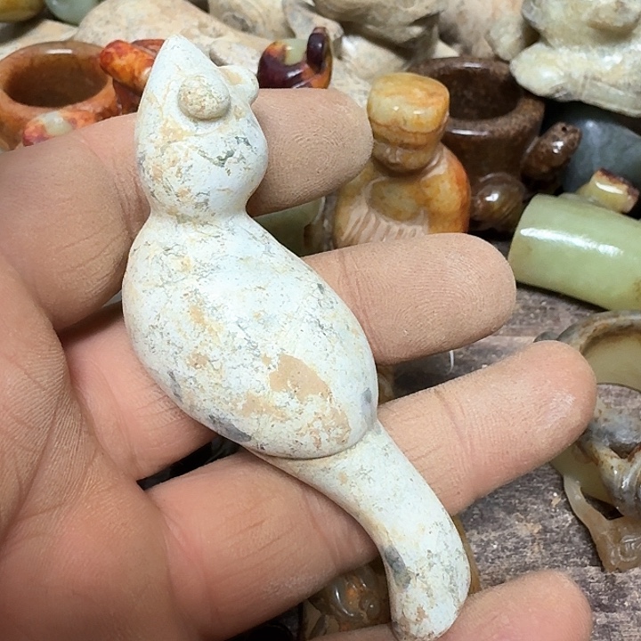 蛇纹石玉颈饰未镶嵌