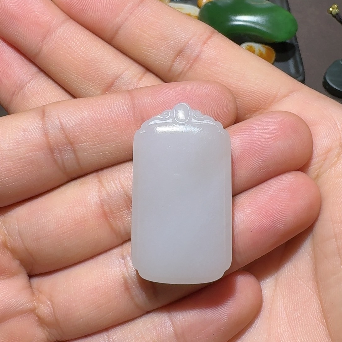 童***忆和田玉未镶嵌颈饰