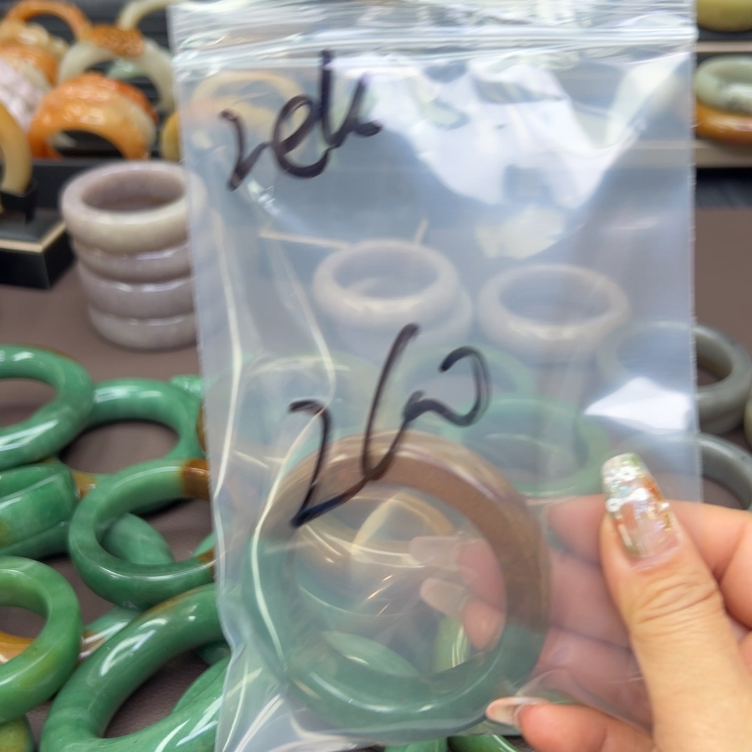 石英质玉手镯未镶嵌Z**e