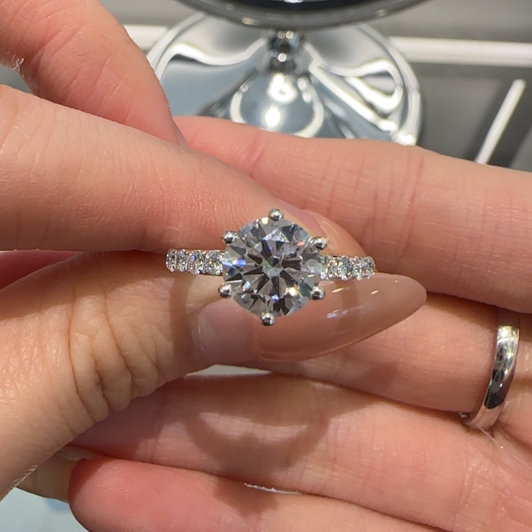 18K金镶嵌实验室培育钻石1.5卡白月光12