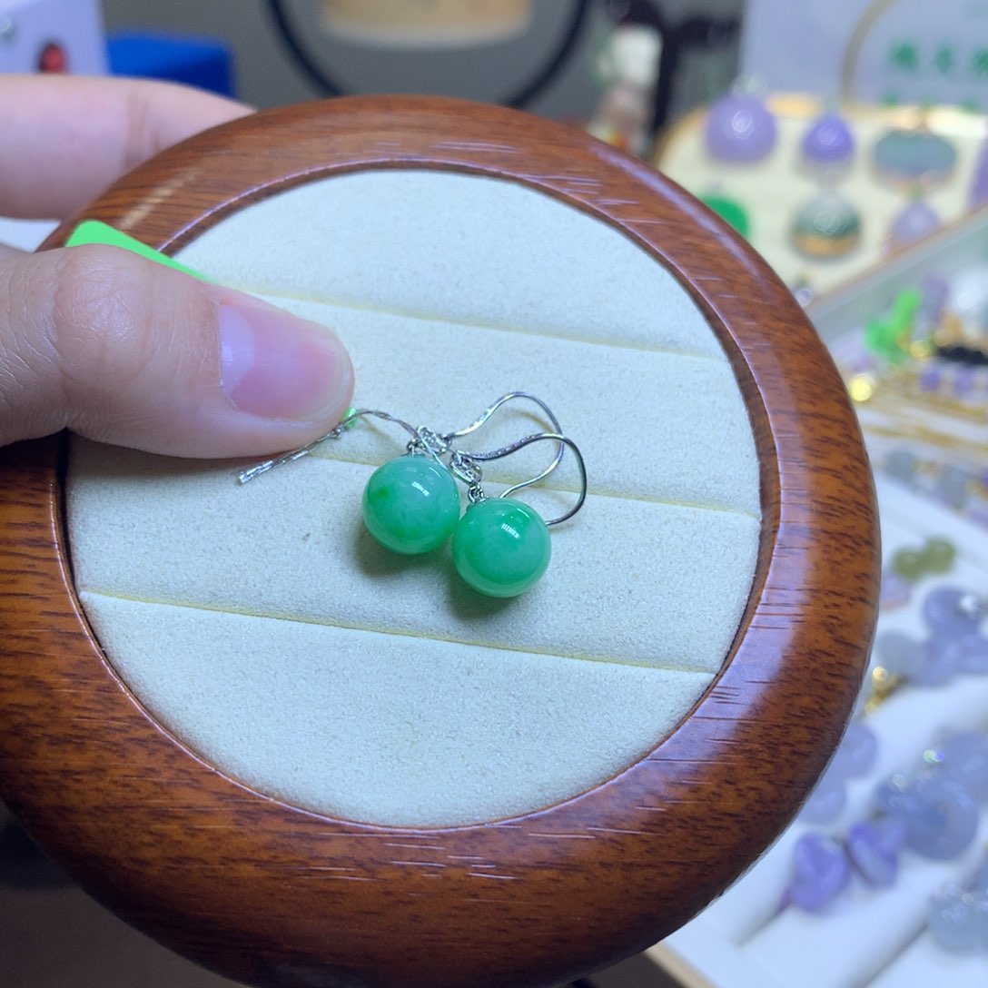 翡翠18K金镶嵌颈饰翡翠