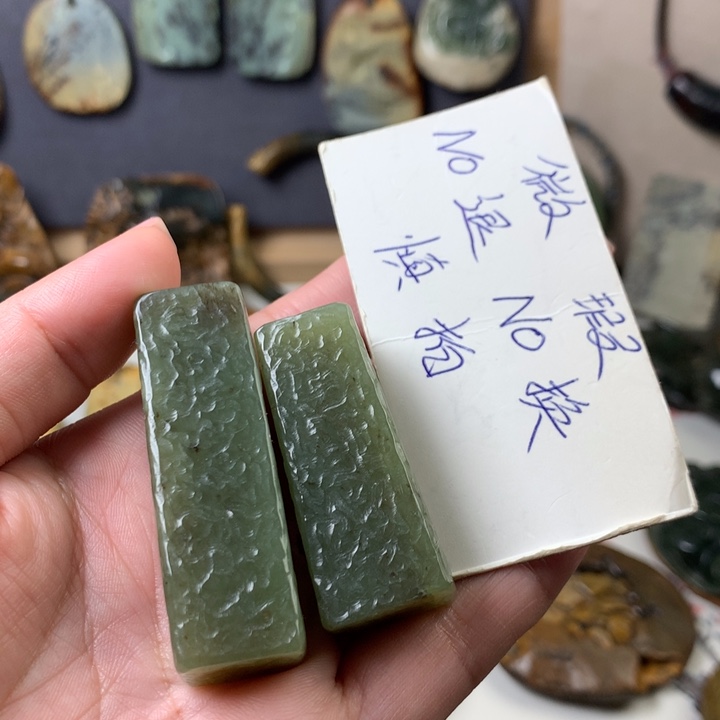 透闪石质玉挂件未镶嵌