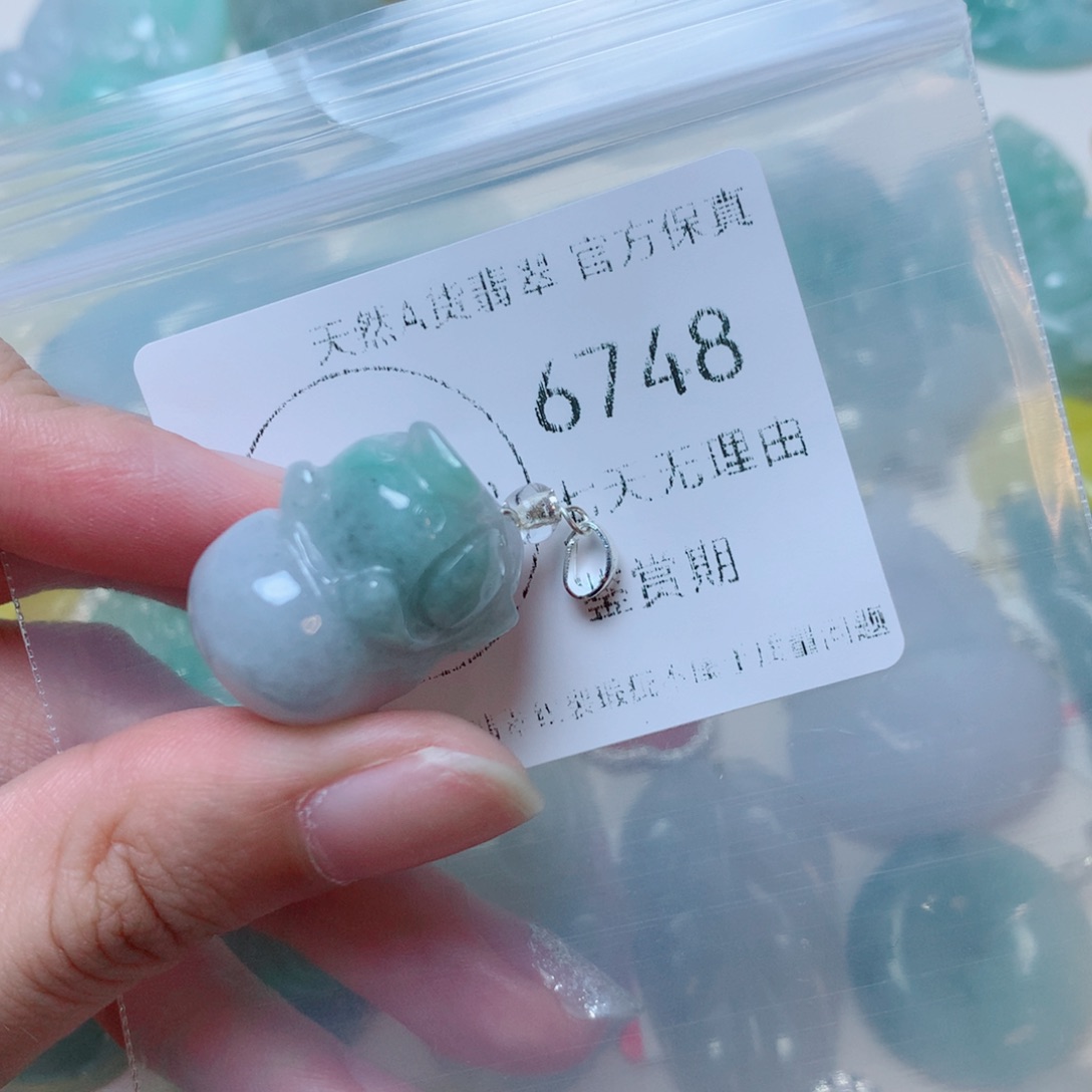 吊坠(不含链)未镶嵌翡翠