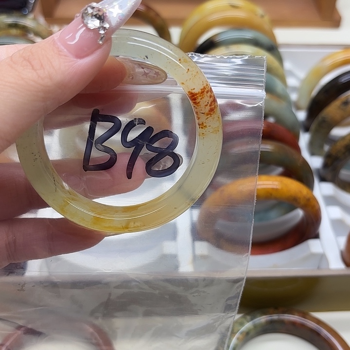 一***梦蛇纹石玉未镶嵌珠宝半成品