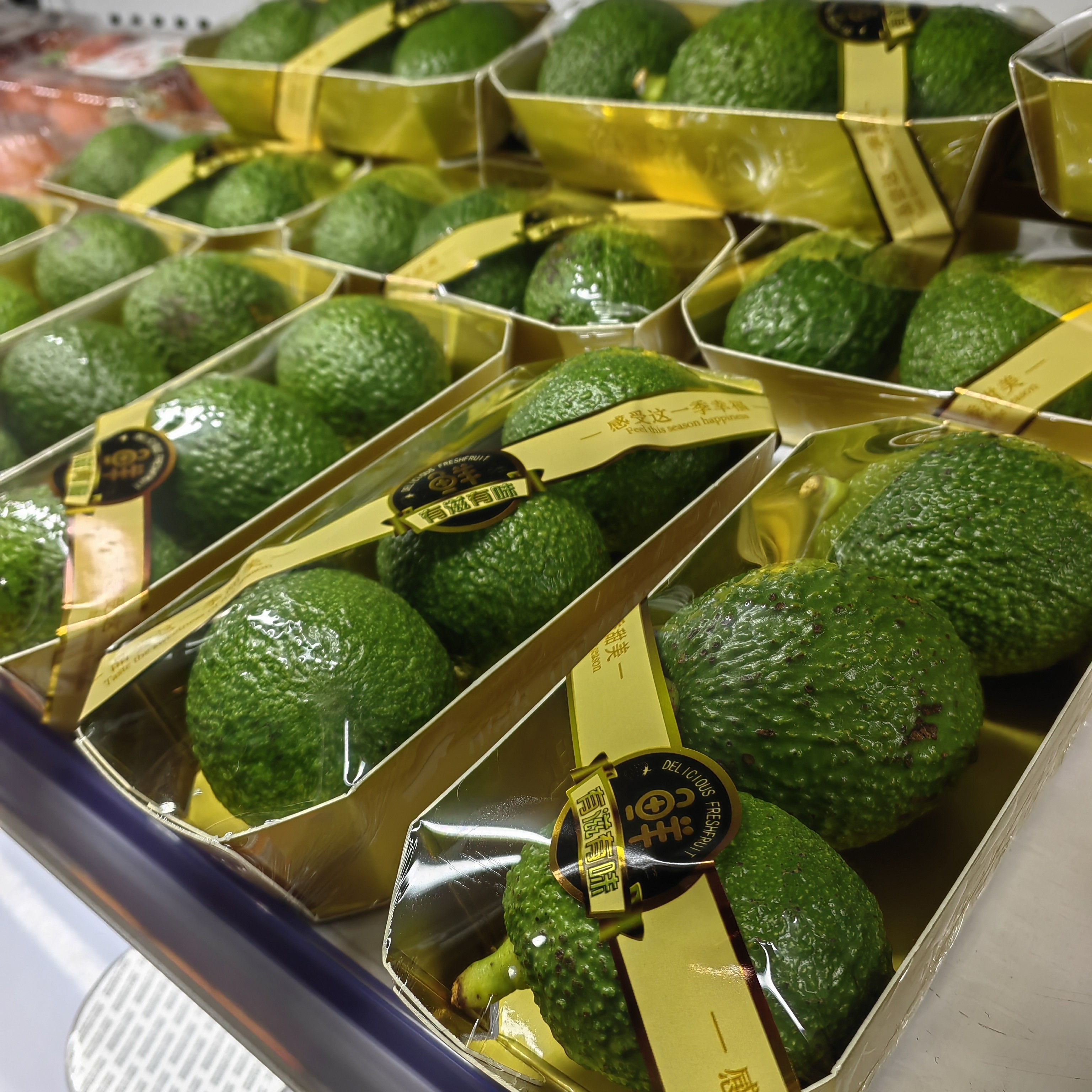 云南本地哈斯牛油果新鲜水果果肉含油量达18%-22%质地绵密如奶油风味浓郁中小果