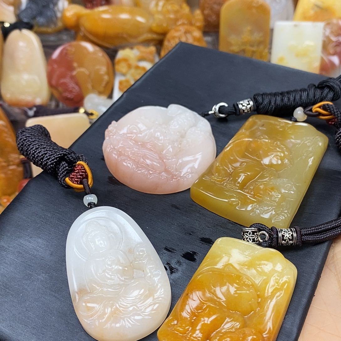 石英质玉（黄龙玉）颈饰未镶嵌