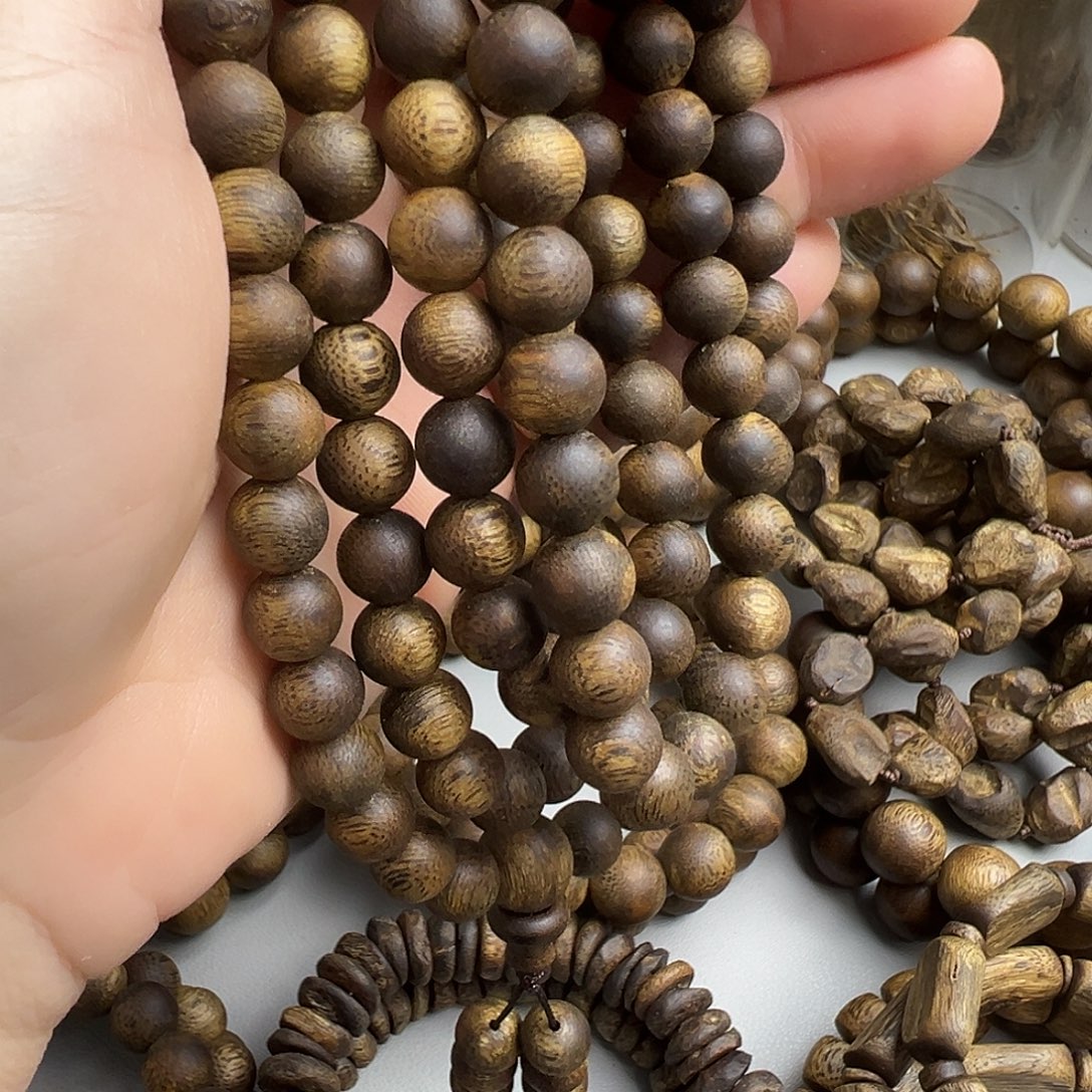 珠***姐沉香沉香碎屑奇楠乌身高油脂99沉卡8多圈30.8克