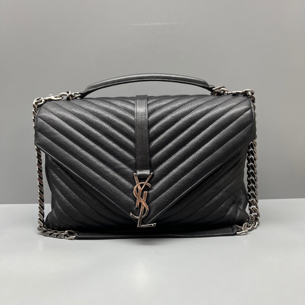 95新 YSL/圣罗兰 黑银V纹College邮差包 尺寸30*20 SV16609