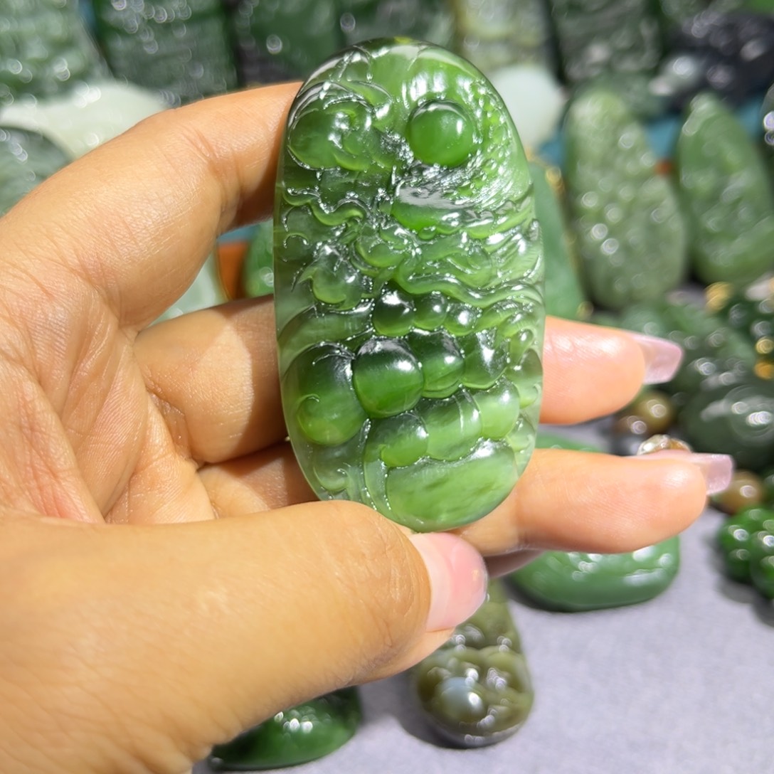 星***空颈饰未镶嵌和田玉