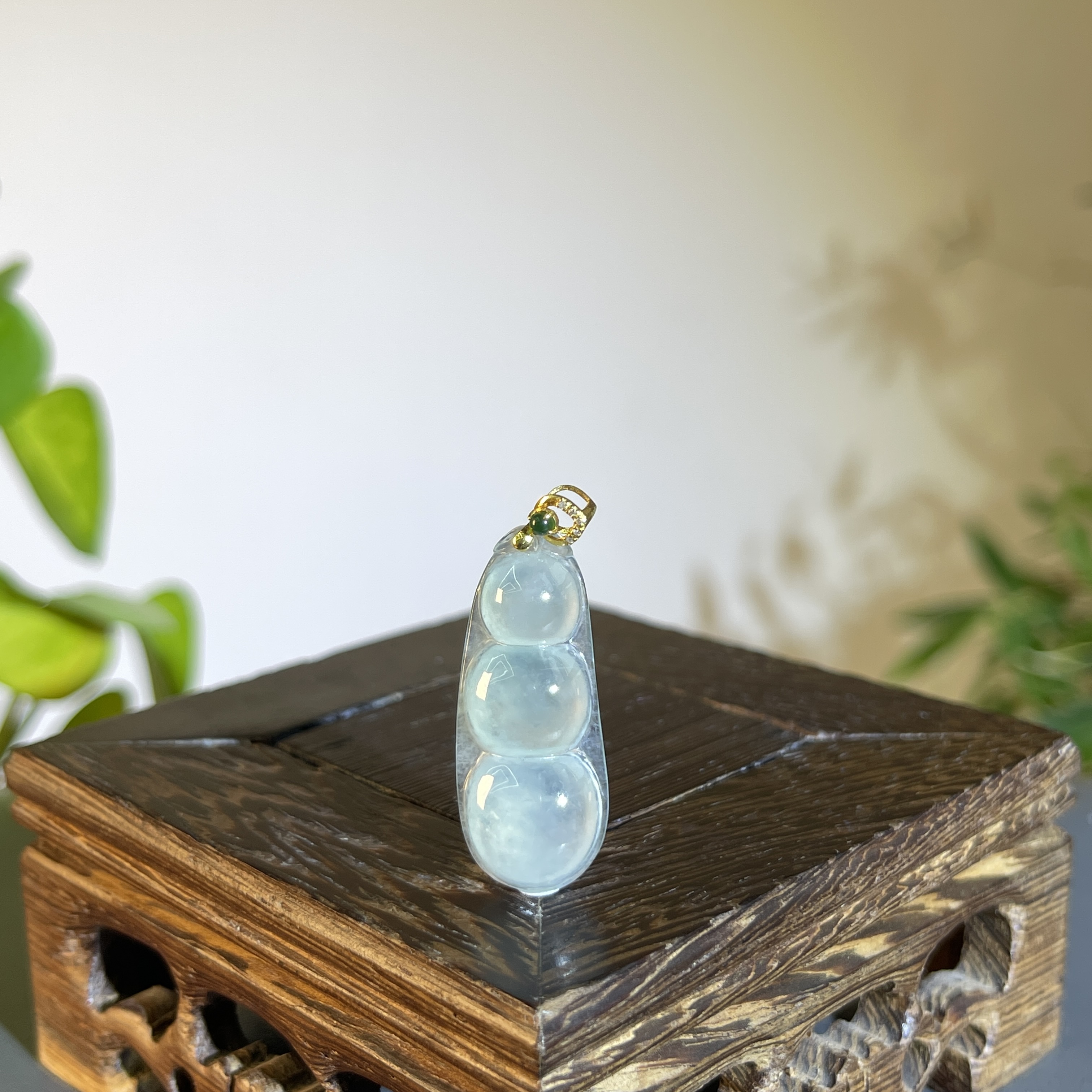 JTB12-178 天然缅甸A货翡翠 18K含钻扣福豆