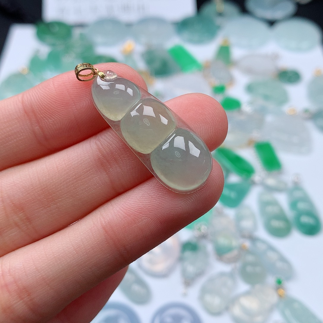 翡翠颈饰18K金镶嵌天然翡翠