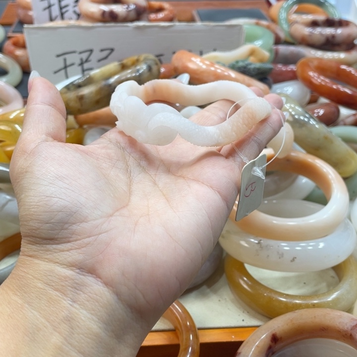 太***舍石英质玉钛钢珠宝奇石