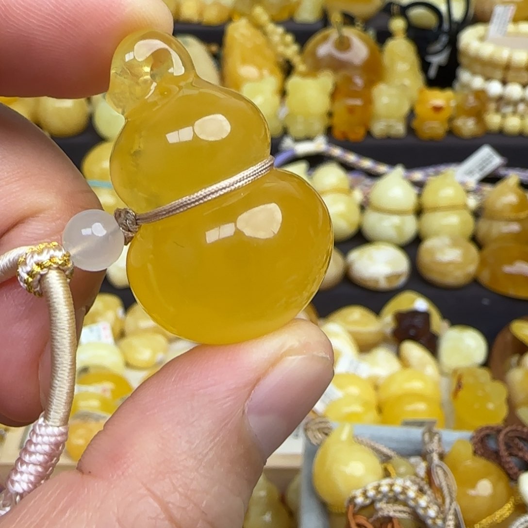 蜜蜡套链未镶嵌不退换鸡油黄蜜蜡葫芦吊坠