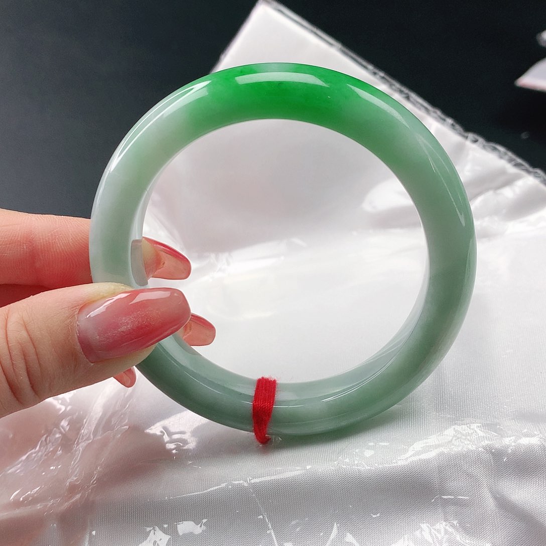 翡翠手镯未镶嵌翡翠087