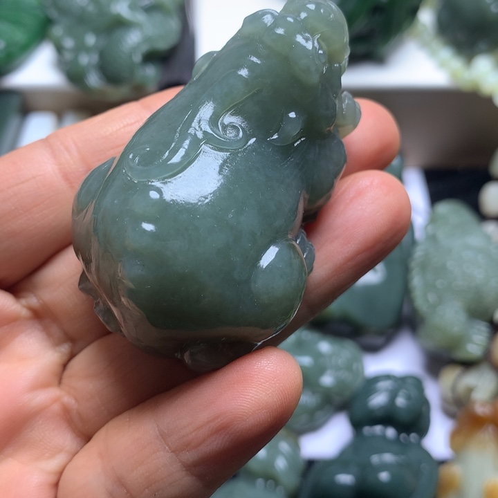 《***》和田玉未镶嵌颈饰