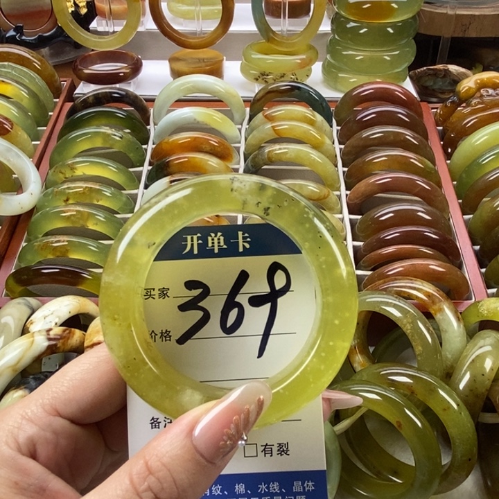 蛇纹石玉未镶嵌手镯52