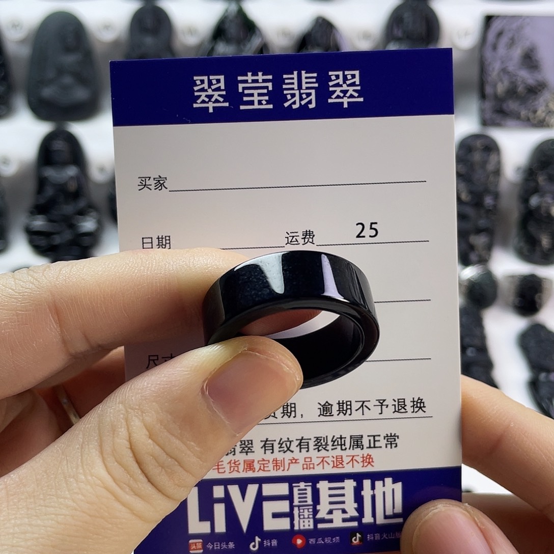 吉***祥翡翠未镶嵌颈饰圈