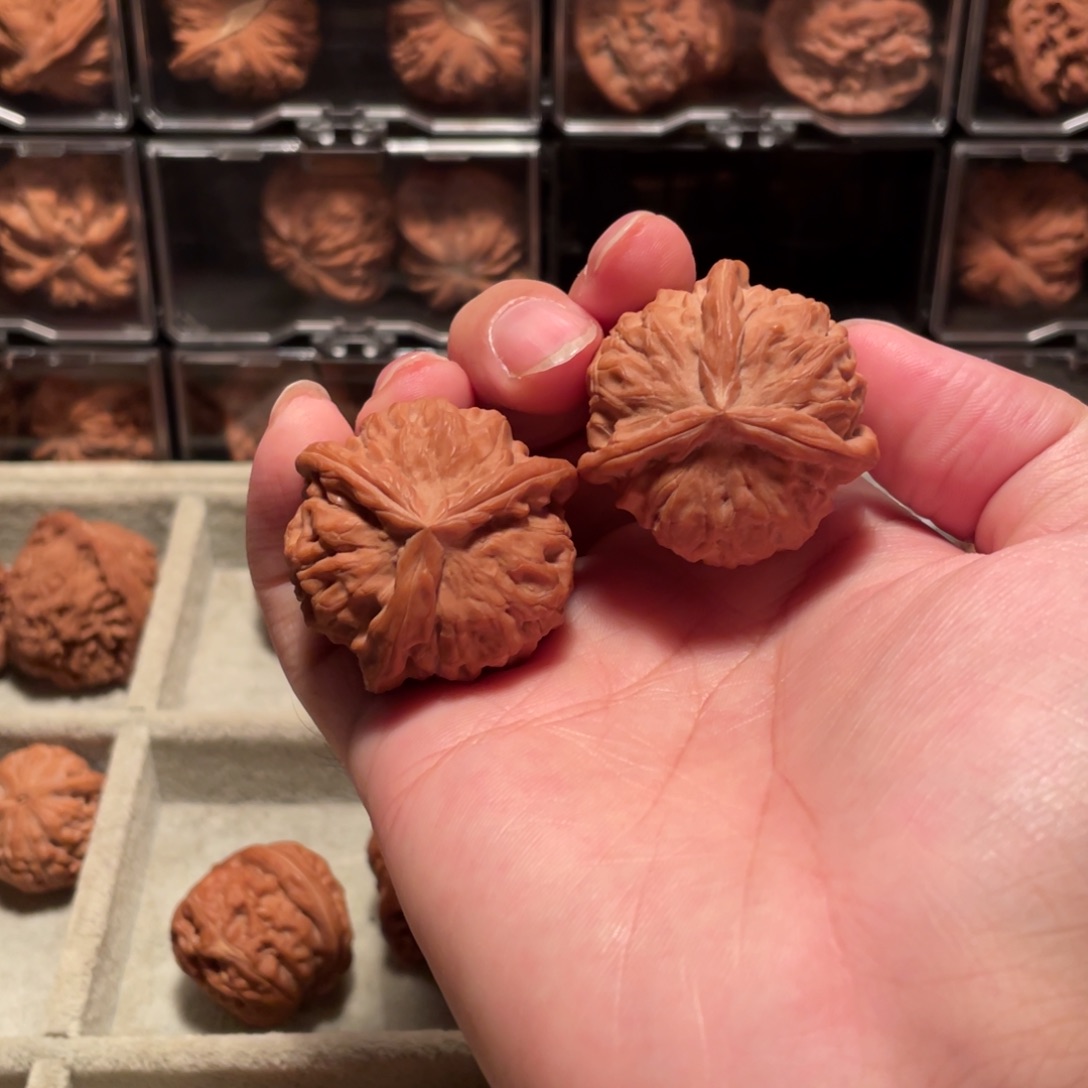 H***i文玩核桃把件石门元宝三棱