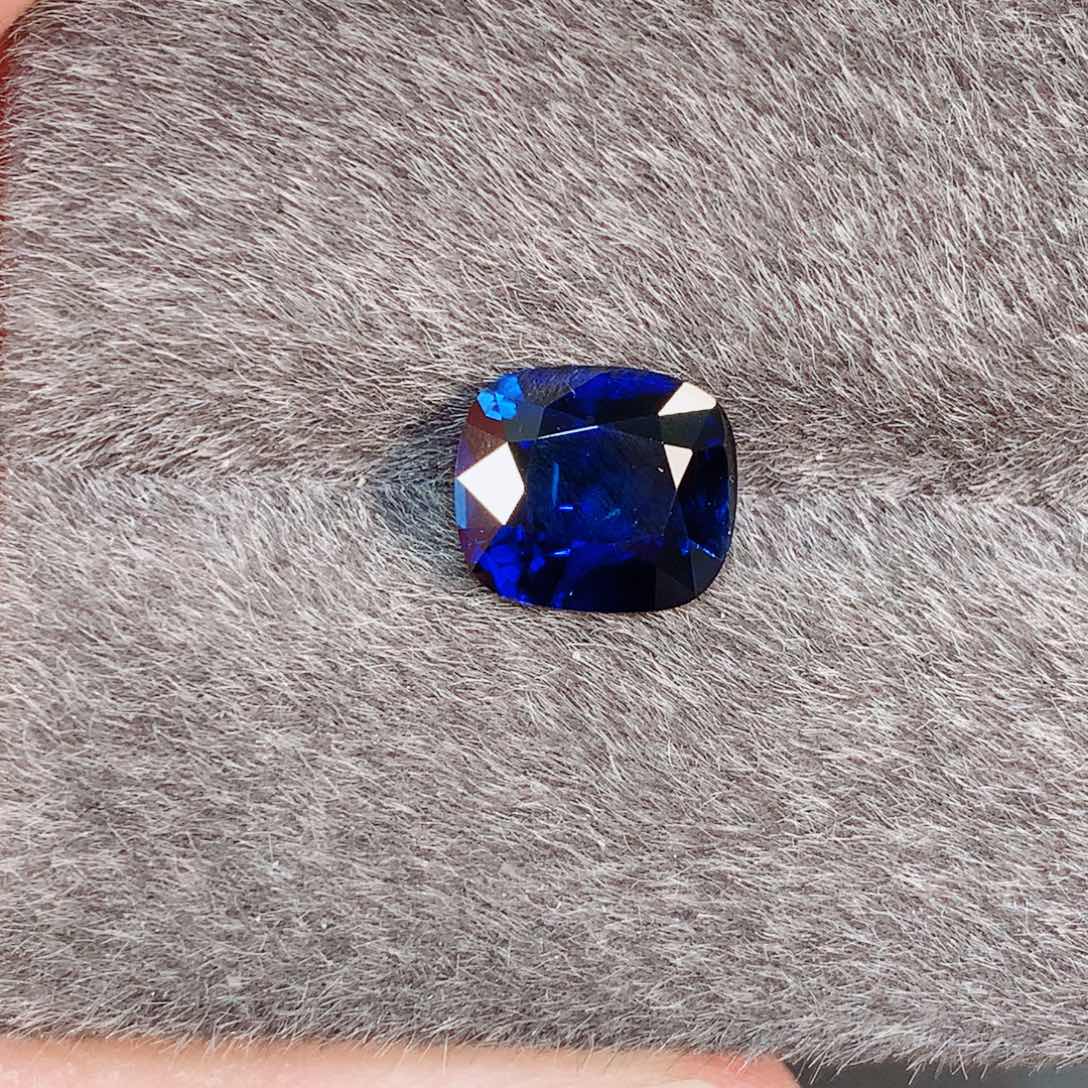 蓝宝石裸石未镶嵌2.56ct 皇家蓝蓝宝石