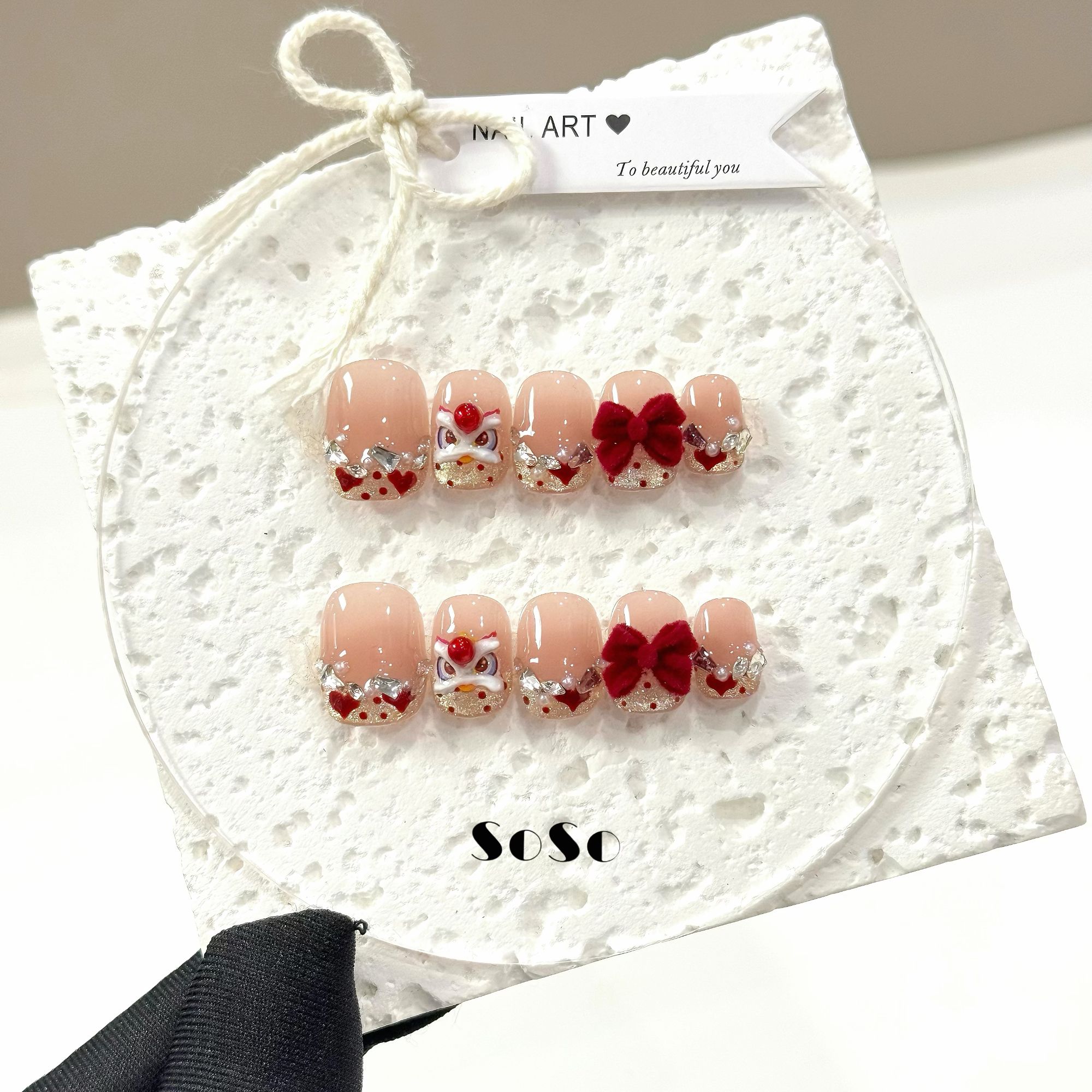 Nice SoSo【新年醒狮】纯手工穿戴甲可爱手绘法式猫眼腮红显白小众