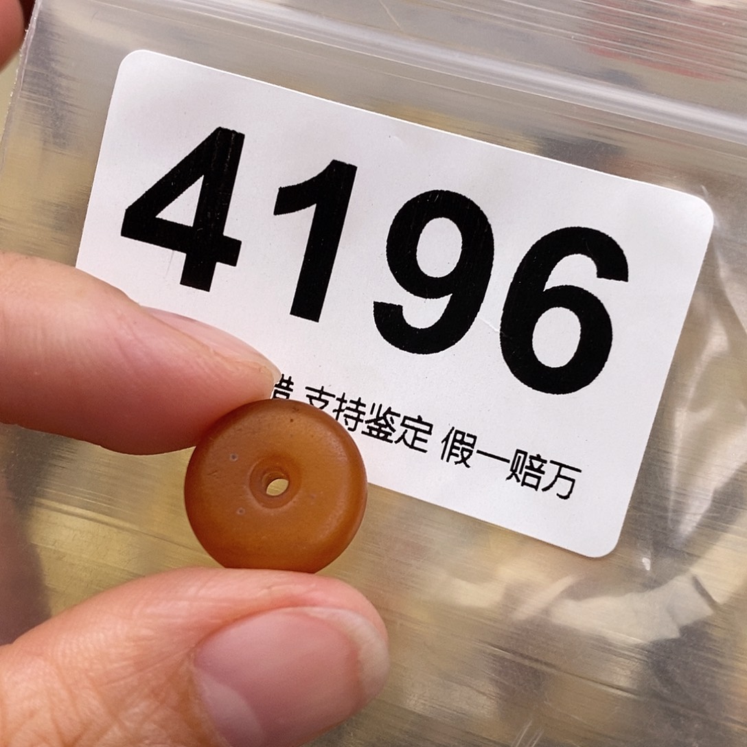 蜜蜡未镶嵌珠宝奇石