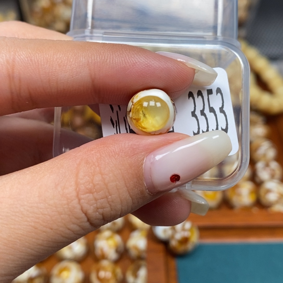 蜜蜡未镶嵌珠宝奇石3353