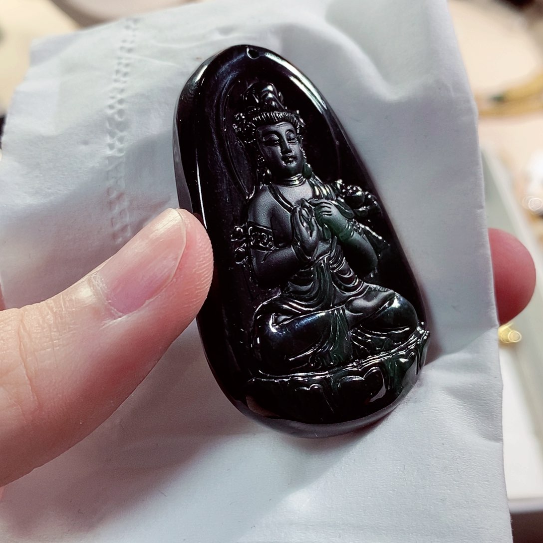 翡翠颈饰未镶嵌翡翠z